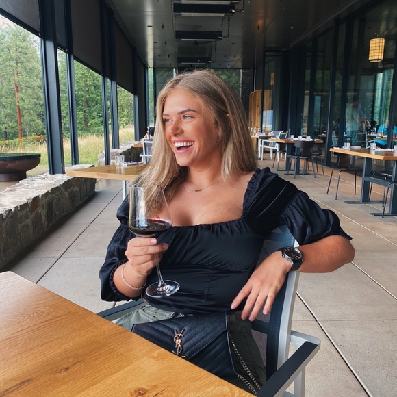 Meet your Posher, Kenzie - Picture 1 of 1